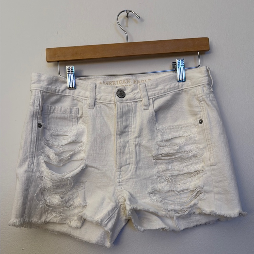 American Eagle Outfitters Women's White Distressed Shorts‎